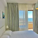 Dolce Aqua Summerland Daire