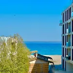 Dolce Aqua Summerland Daire