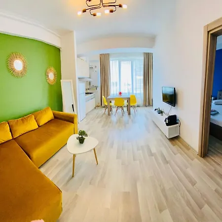 Dolce Aqua Summerland Apartment *