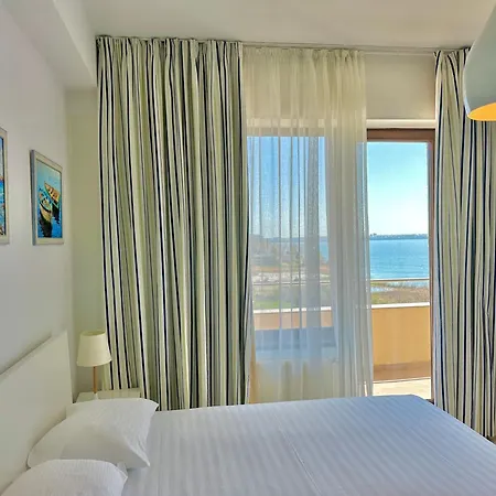 Dolce Aqua Summerland Apartment