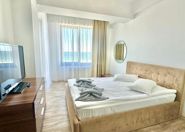 Dolce Aqua Summerland Apartment *